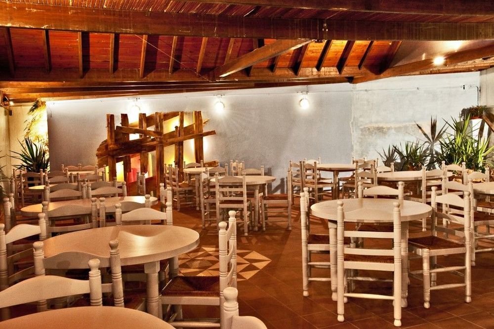 Aeolos Bay Hotel Tínos Restoran fotoğraf